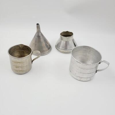 VINTAGE METAL KITCHEN ACCESSORIES