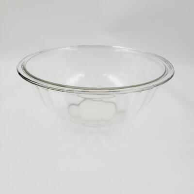 VINTAGE 325 CLEAR PYREX BOWL w/ WAVE DESIGN