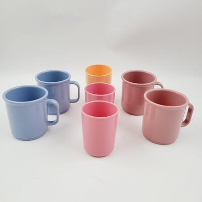 PLASTIC CAMPING LOT OF CUPS