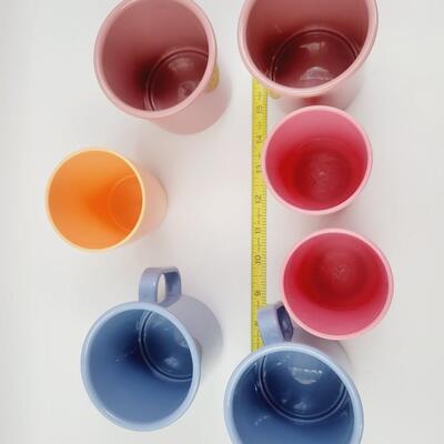 PLASTIC CAMPING LOT OF CUPS