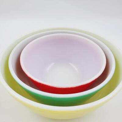 VINTAGE PYREX PRIMARY NESTING BOWL SET OF 3