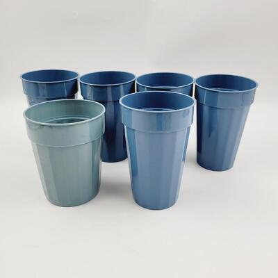BLUE PLASTIC DRINKING CUPS