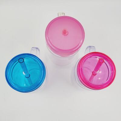 PLASTIC DRINKING CUPS WITH STRAWS