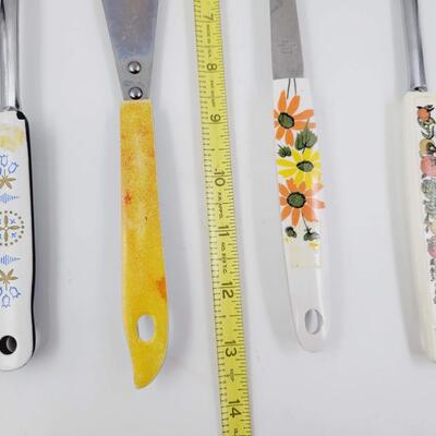 VINTAGE ARRAY OF COOKING UNTENSILS