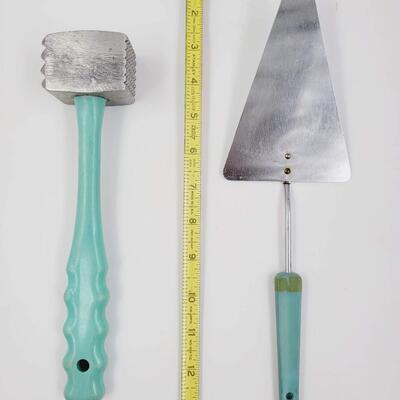VINTAGE TURQUOISE COLORED COOKING UTENSILS