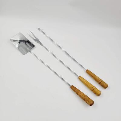 VINTAGE WOODEN HANDLED UNTENSIL SET OF 3