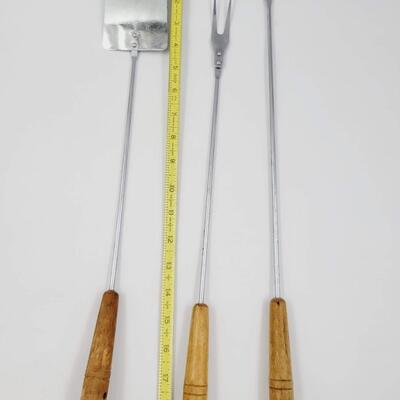 VINTAGE WOODEN HANDLED UNTENSIL SET OF 3