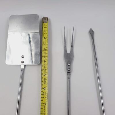 VINTAGE WOODEN HANDLED UNTENSIL SET OF 3