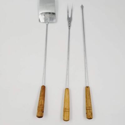 VINTAGE WOODEN HANDLED UNTENSIL SET OF 3