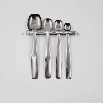 VINTAGE FOLEY WALL HANGING MEASURING SPOON SET