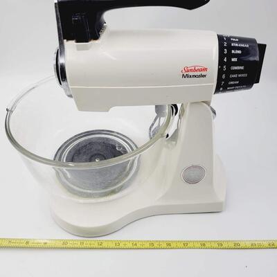 VINTAGE SUNBEAM COUNTER TOP MIXER W/ ACCESSORIES