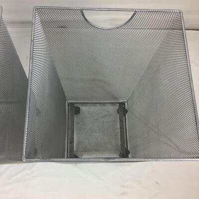 3023 Pair of Metal Mesh Clothes Baskets