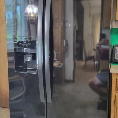 25 C.F. Whirlpool Side By Side Refrigerator