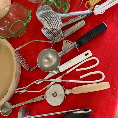 Misc Kitchen Lot with Pampered Chef