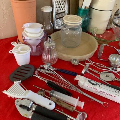 Misc Kitchen Lot with Pampered Chef