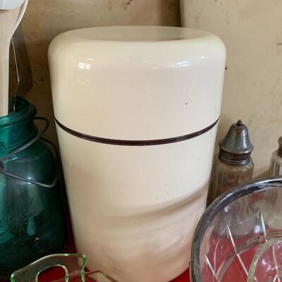 Misc Kitchen Lot with Pampered Chef