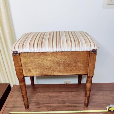 CUTE COMFY STORAGE BENCH