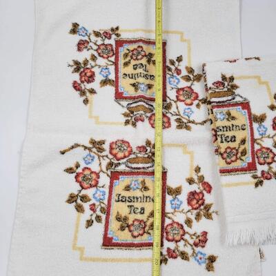 VINTAGE DECORATIVE HAND  TOWELS 2PC