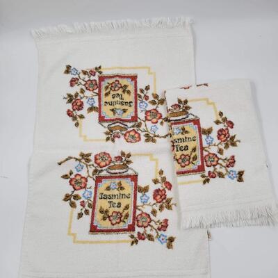 VINTAGE DECORATIVE HAND  TOWELS 2PC