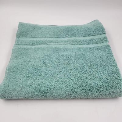 LARGE GREEN BATH TOWEL