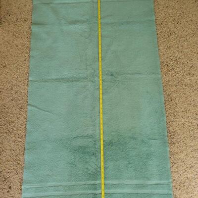 LARGE GREEN BATH TOWEL