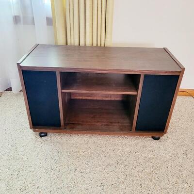 ENTERTAINMENT CENTER W/ SOUNDESIGN SPEAKERS