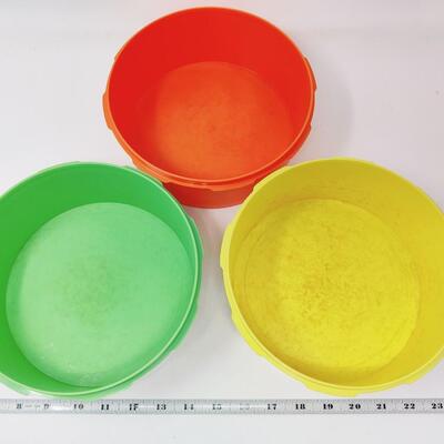 VINTAGE TUPPERWARE Server BOWLS W/ LIDS