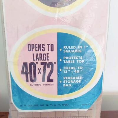 NEW IN PACKAGE--COLLINS PATTERN CUTTING BOARD