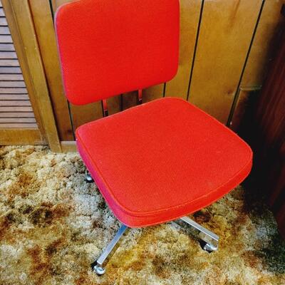 VINTAGE CHROME RED ADJUSTABLE OFFICE CHAIR