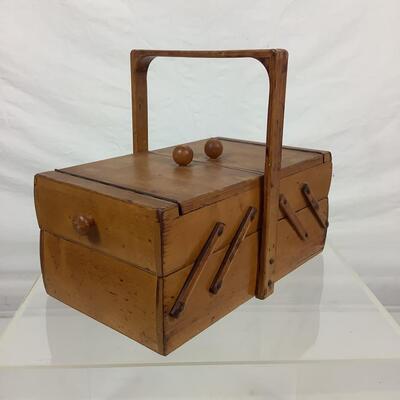 3076 Vintage Sewing Box Storage