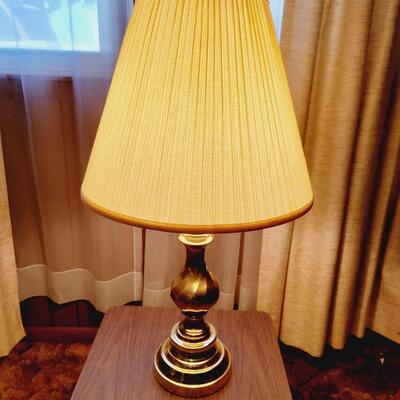 VINTAGE GOLD TONED SWIRL LAMP