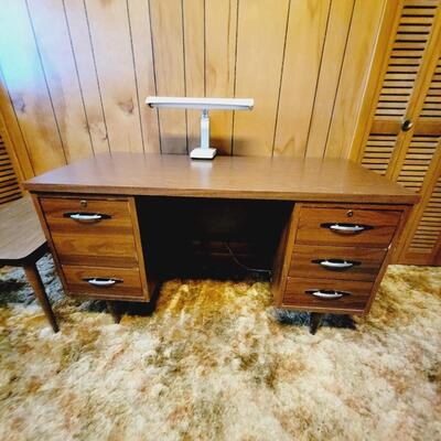 VINTAGE WOODEN EXECUTIVE DESK