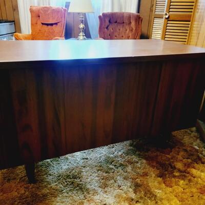 VINTAGE WOODEN EXECUTIVE DESK