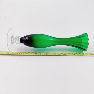 VINTAGE EMERALD GREEN GLASS BUD VASE
