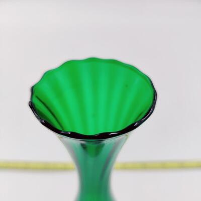 VINTAGE EMERALD GREEN GLASS BUD VASE