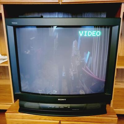 33 IN SCREEN SONY BOX TV WITH REMOTE