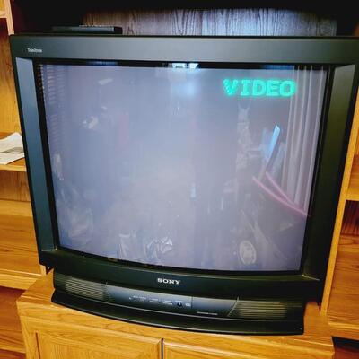 33 IN SCREEN SONY BOX TV WITH REMOTE