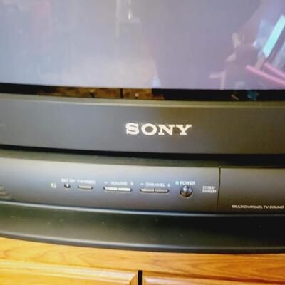33 IN SCREEN SONY BOX TV WITH REMOTE