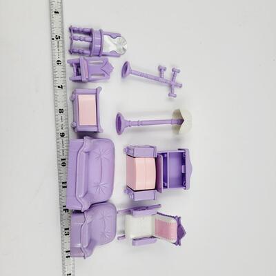 VINTAGE PURPLE PLASTIC SMALL DOLL FURNITURE