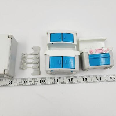 VINTAGE WHITE & BLUE UNMARKED SMALL DOLL FURNITURE