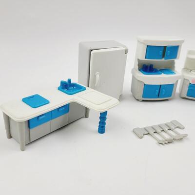 VINTAGE WHITE & BLUE UNMARKED SMALL DOLL FURNITURE