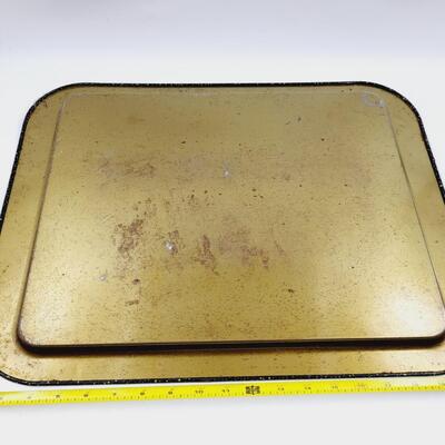 VINTAGE METAL ART TRAY