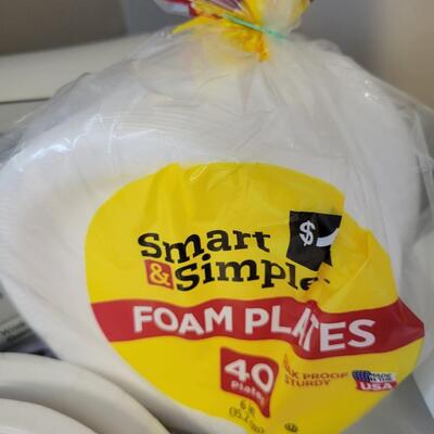 LARGE BUNDLE OF DISPOSABLE PLATES & BOWLS