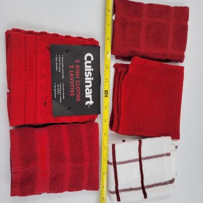 RED KITCHEN CLOTH BUNDLE INCLUDING CUISINART