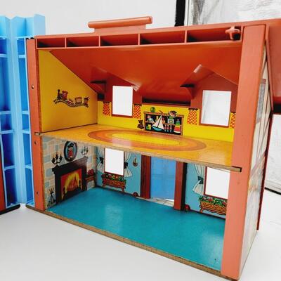 1980S FISHER PRICE LITTLE PEOPLE HOUSE & ACCESSORIES