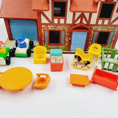 1980S FISHER PRICE LITTLE PEOPLE HOUSE & ACCESSORIES
