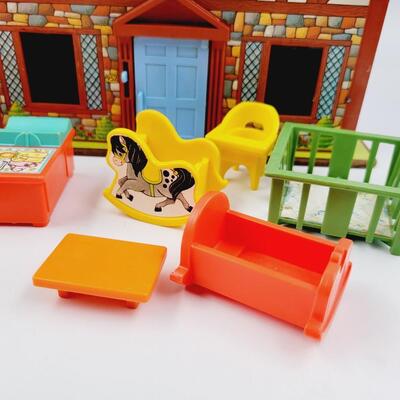 1980S FISHER PRICE LITTLE PEOPLE HOUSE & ACCESSORIES