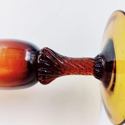 ELEGANT VINTAGE AMBER FOOTED VASE
