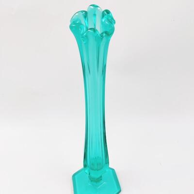 STUNNING AQUA WESTMORELAND SWUNG HEX FOOTED BUD VASE