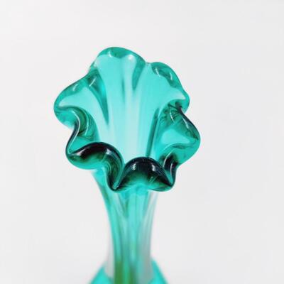 STUNNING AQUA WESTMORELAND SWUNG HEX FOOTED BUD VASE